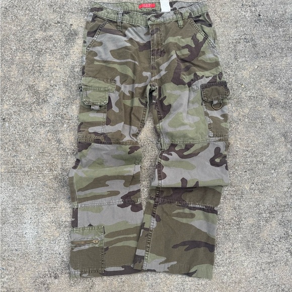Urban Outfitters Pants - Urban Outfitters Camouflage Cargo Pants